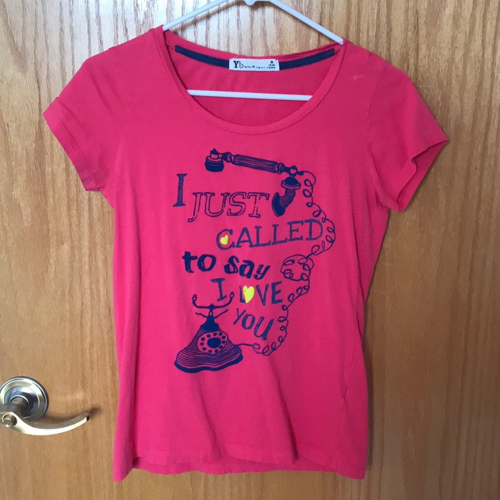 pink t shirt